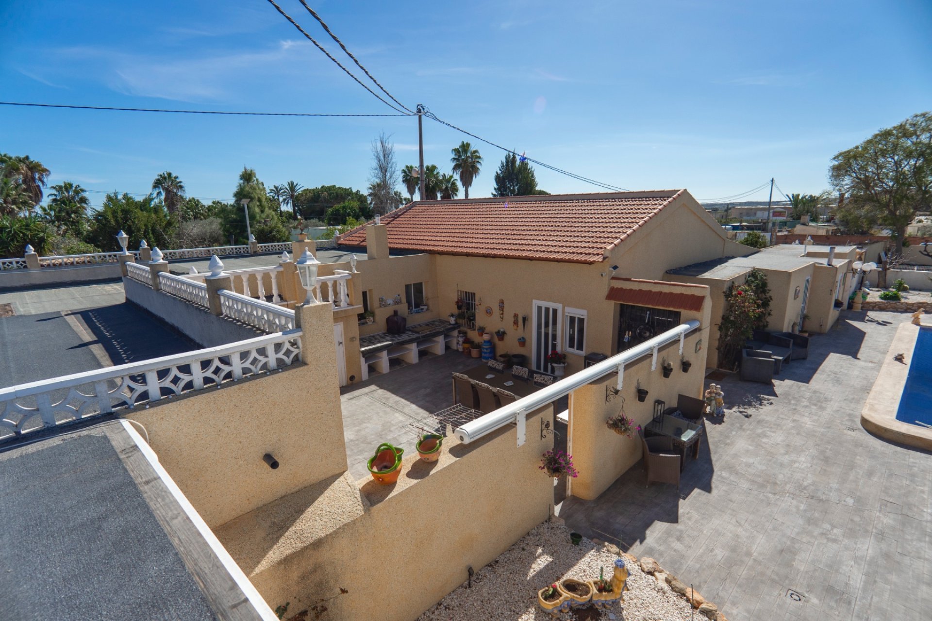 Resale - Finca -
Los Montesinos