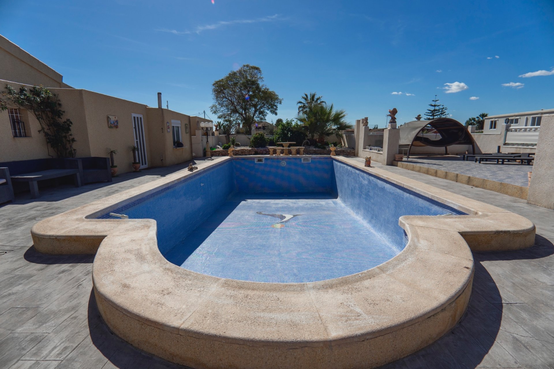 Resale - Finca -
Los Montesinos