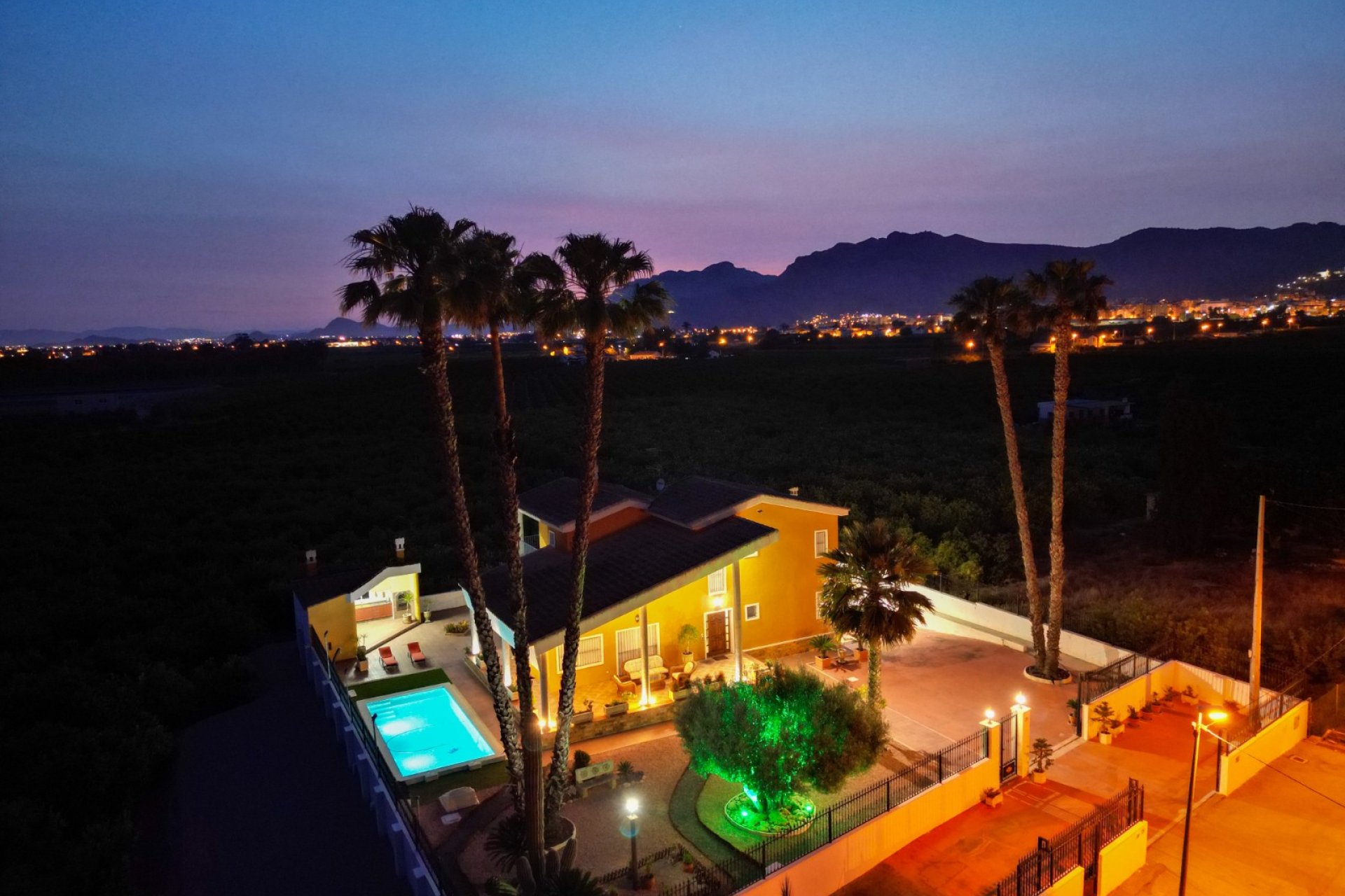 Resale - Finca -
Orihuela