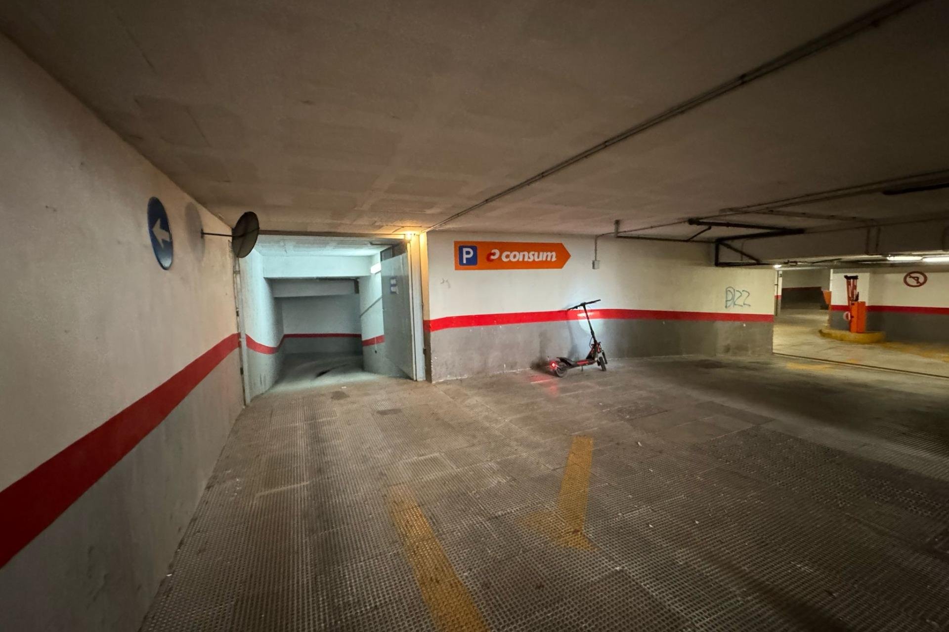 Resale - Garage -
Torrevieja - Center