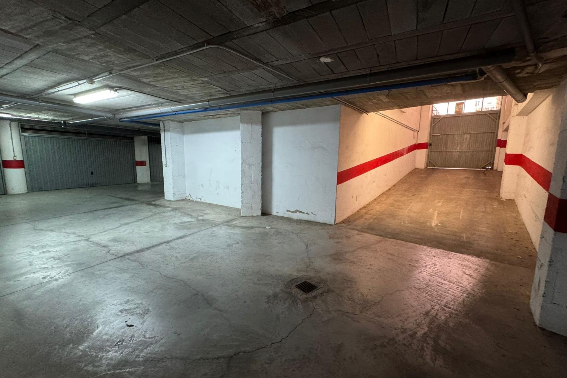 Resale - Garage -
Torrevieja - Estacion de autobuses