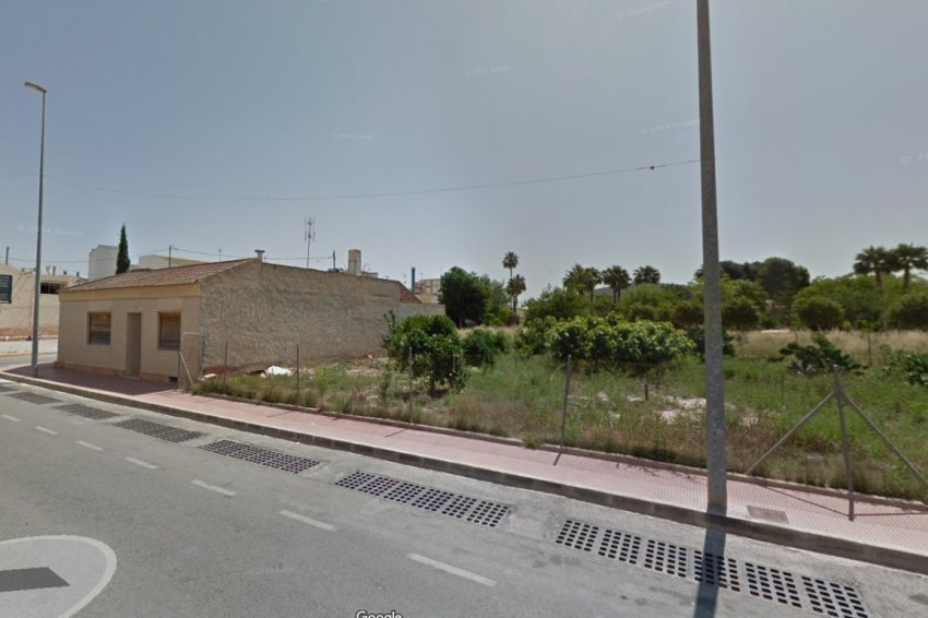 Resale - Land -
Daya Nueva