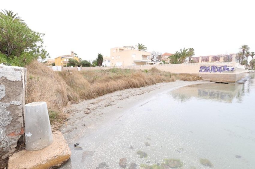 Resale - Plot / Land -
La Manga - Playa del Galán