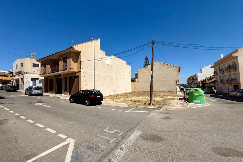 Resale - Plot / Land -
San Miguel - CENTRO URBANO