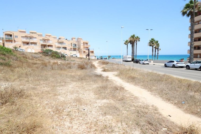 Resale - Plot / Land -
Torrevieja - Cabo cervera
