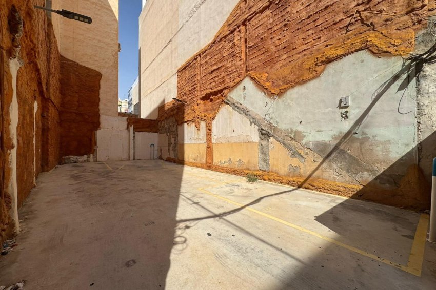 Resale - Plot / Land -
Torrevieja