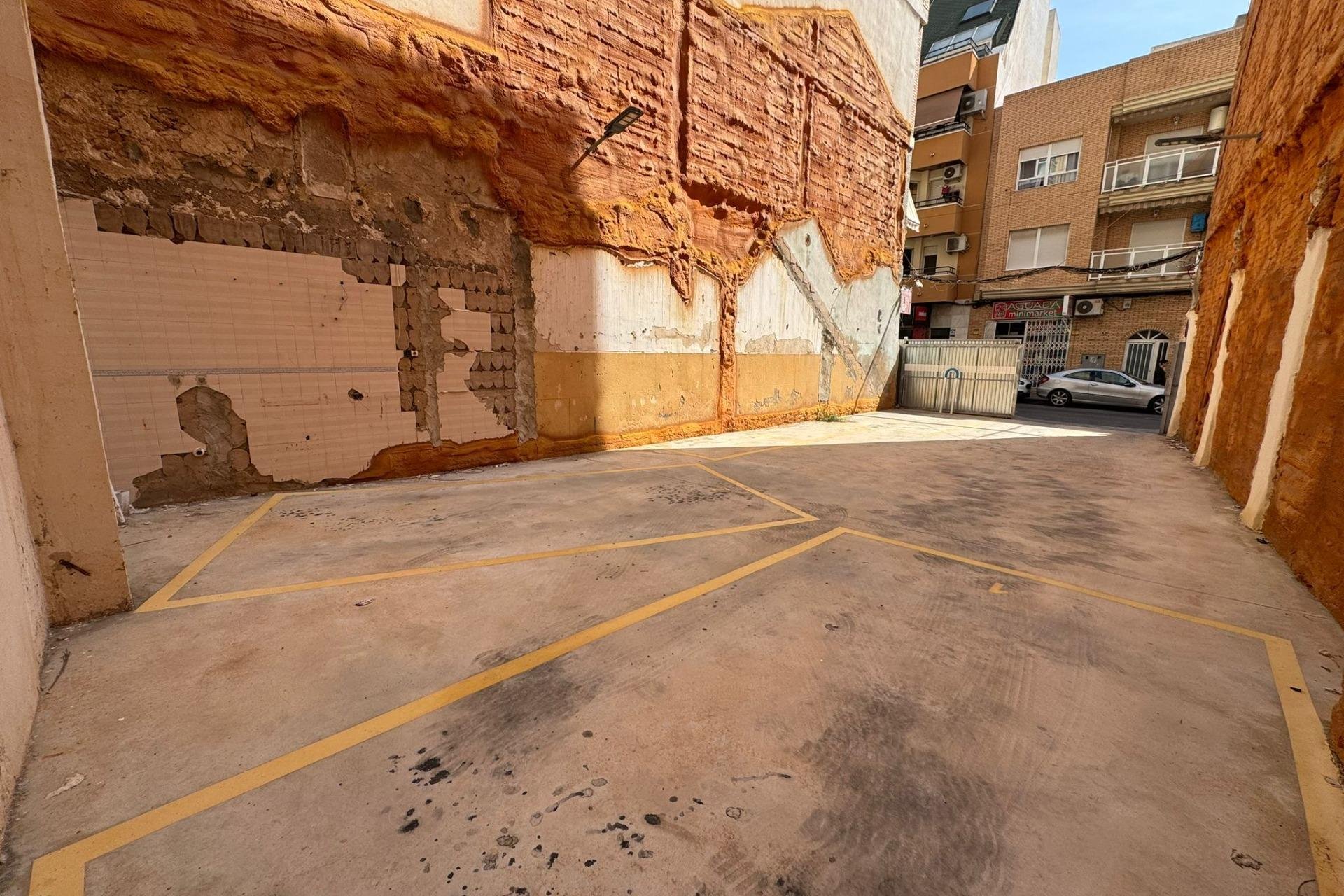 Resale - Plot / Land -
Torrevieja