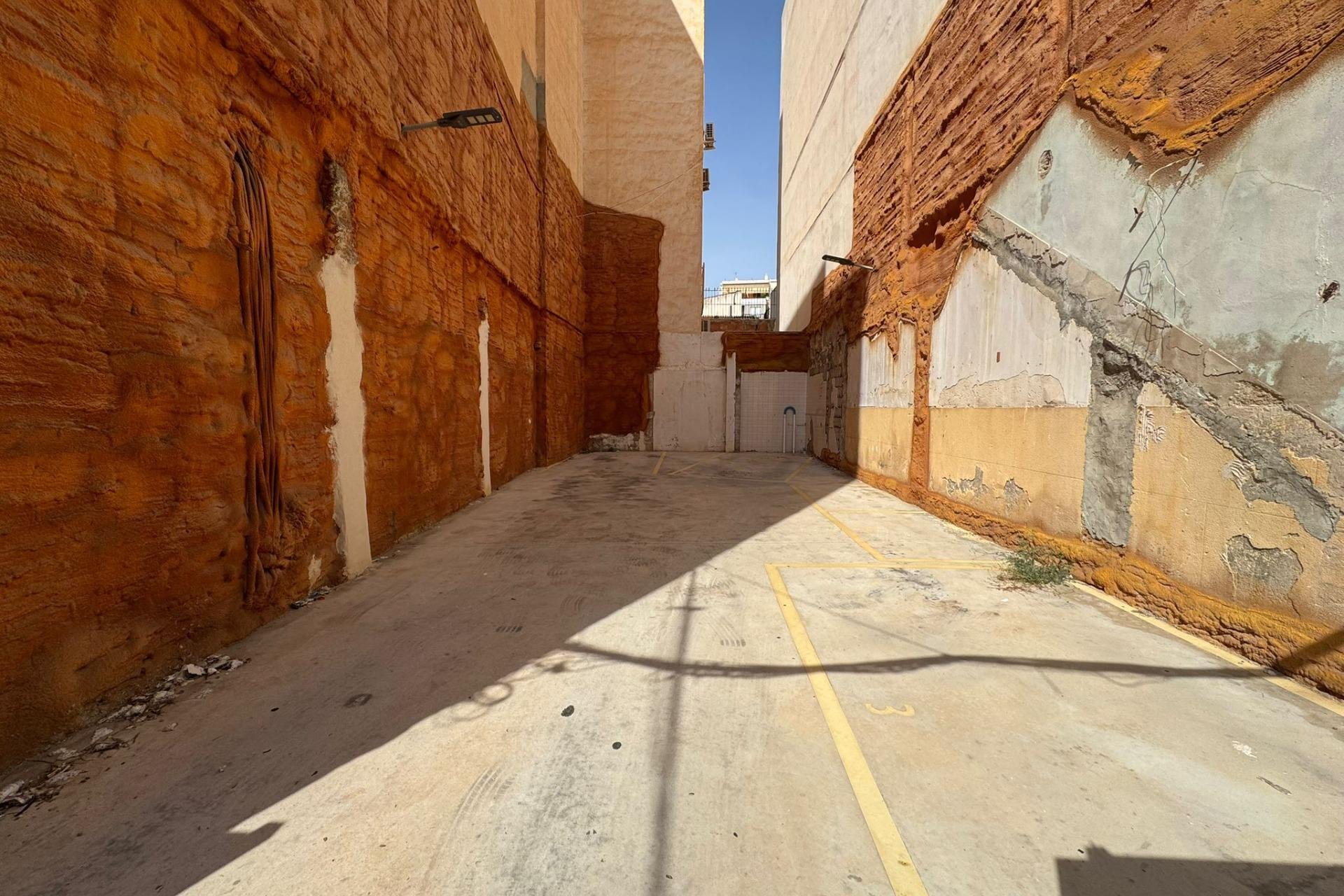 Resale - Plot / Land -
Torrevieja