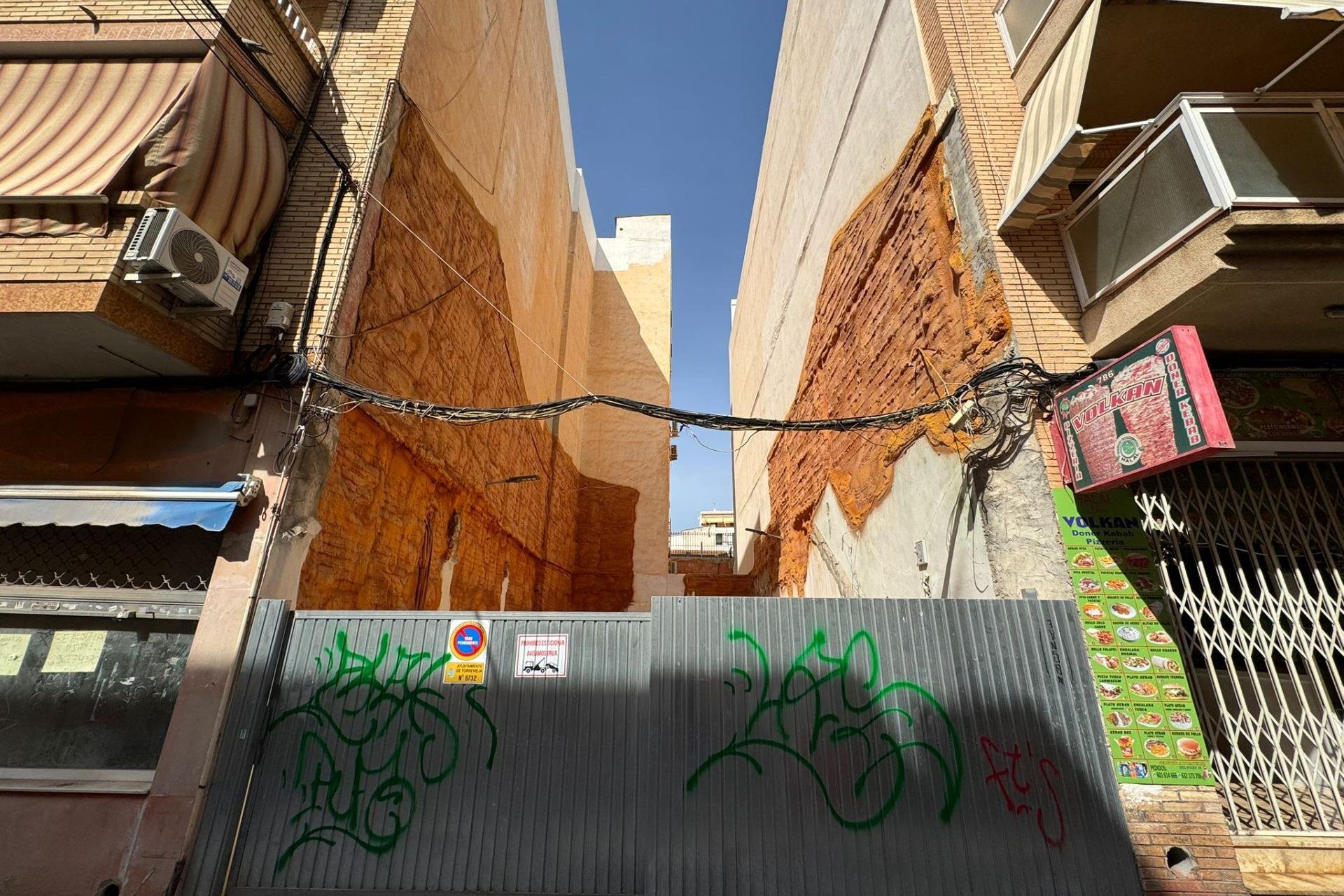 Resale - Plot / Land -
Torrevieja