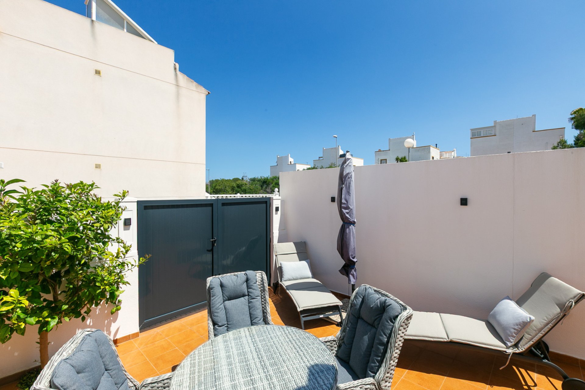 Resale - Quad House -
Los Altos