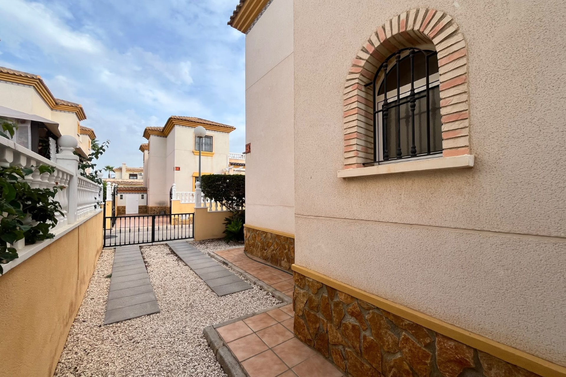 Resale - Quad House -
Villamartin - PAU 8