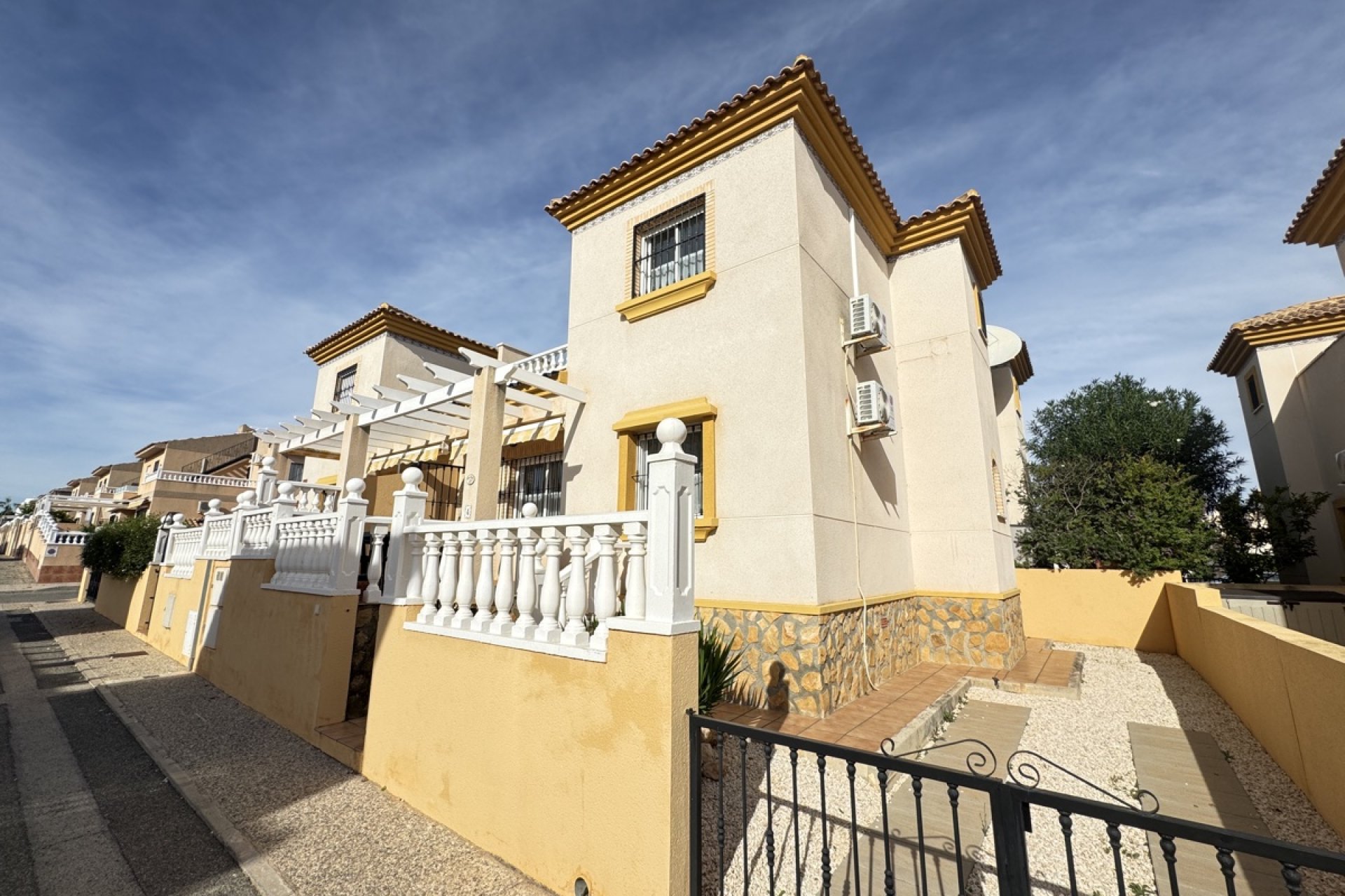 Resale - Quad House -
Villamartin - Villamartín