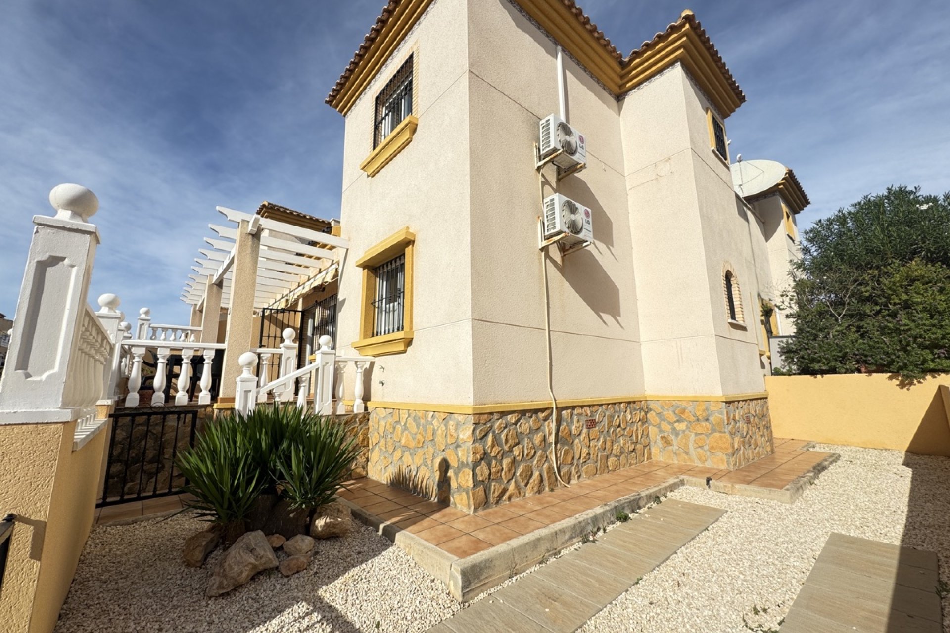 Resale - Quad House -
Villamartin - Villamartín