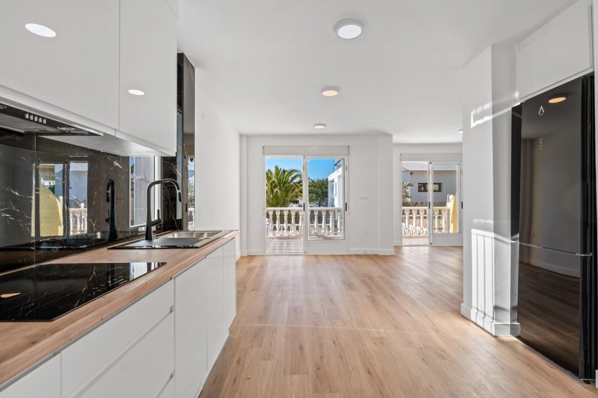 Resale - Semi detached -
Benimar