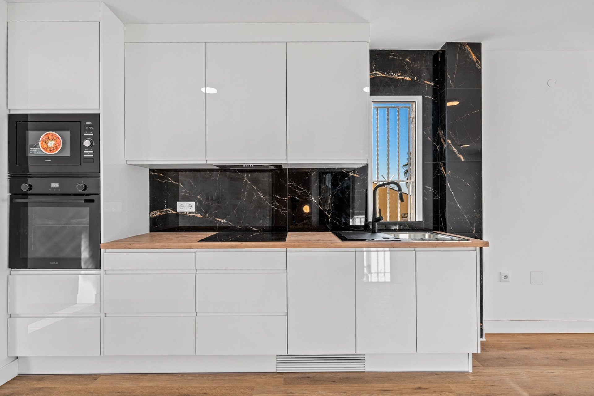 Resale - Semi detached -
Benimar