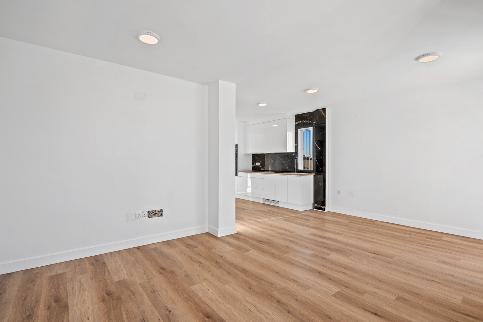 Resale - Semi detached -
Benimar