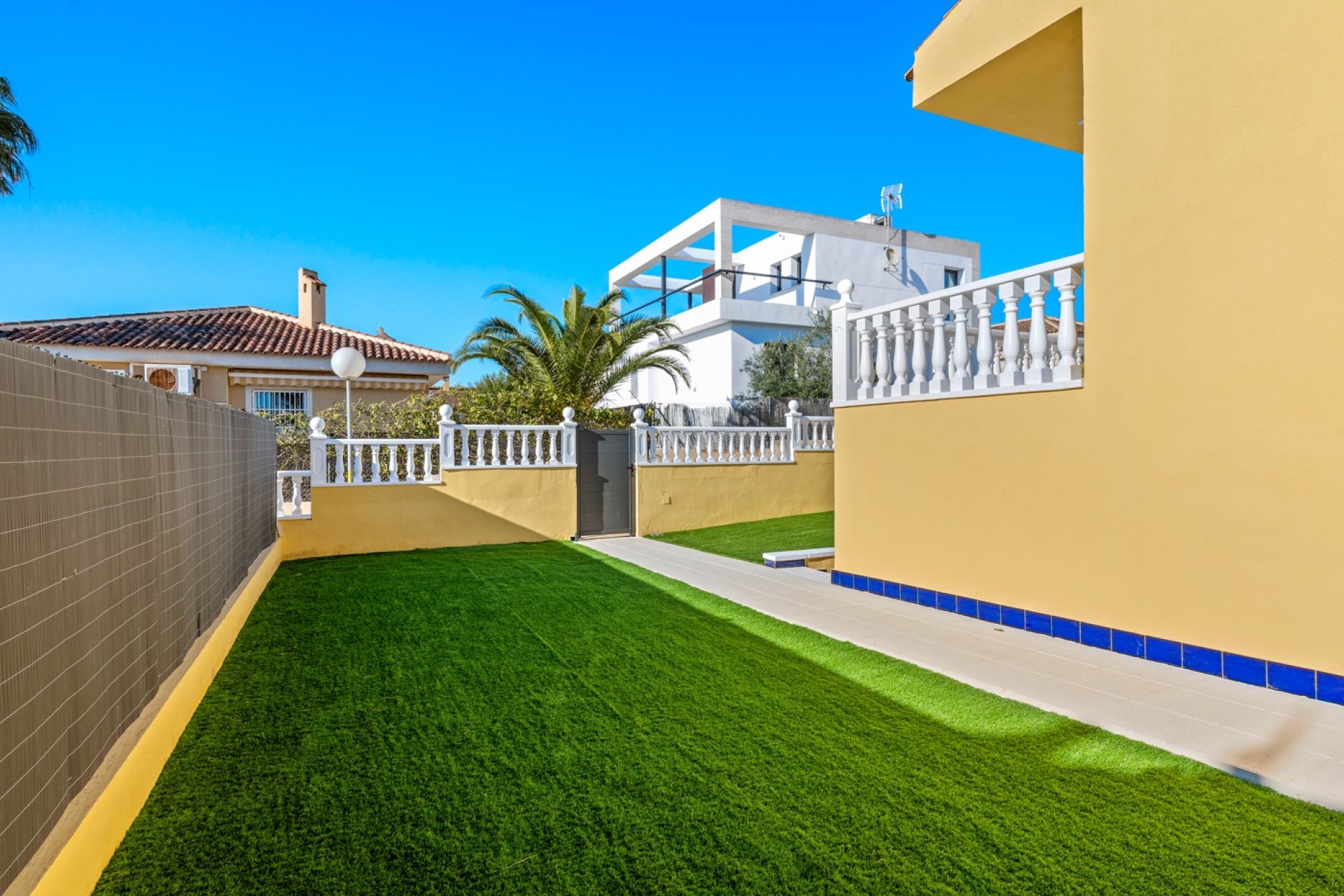 Resale - Semi detached -
Benimar