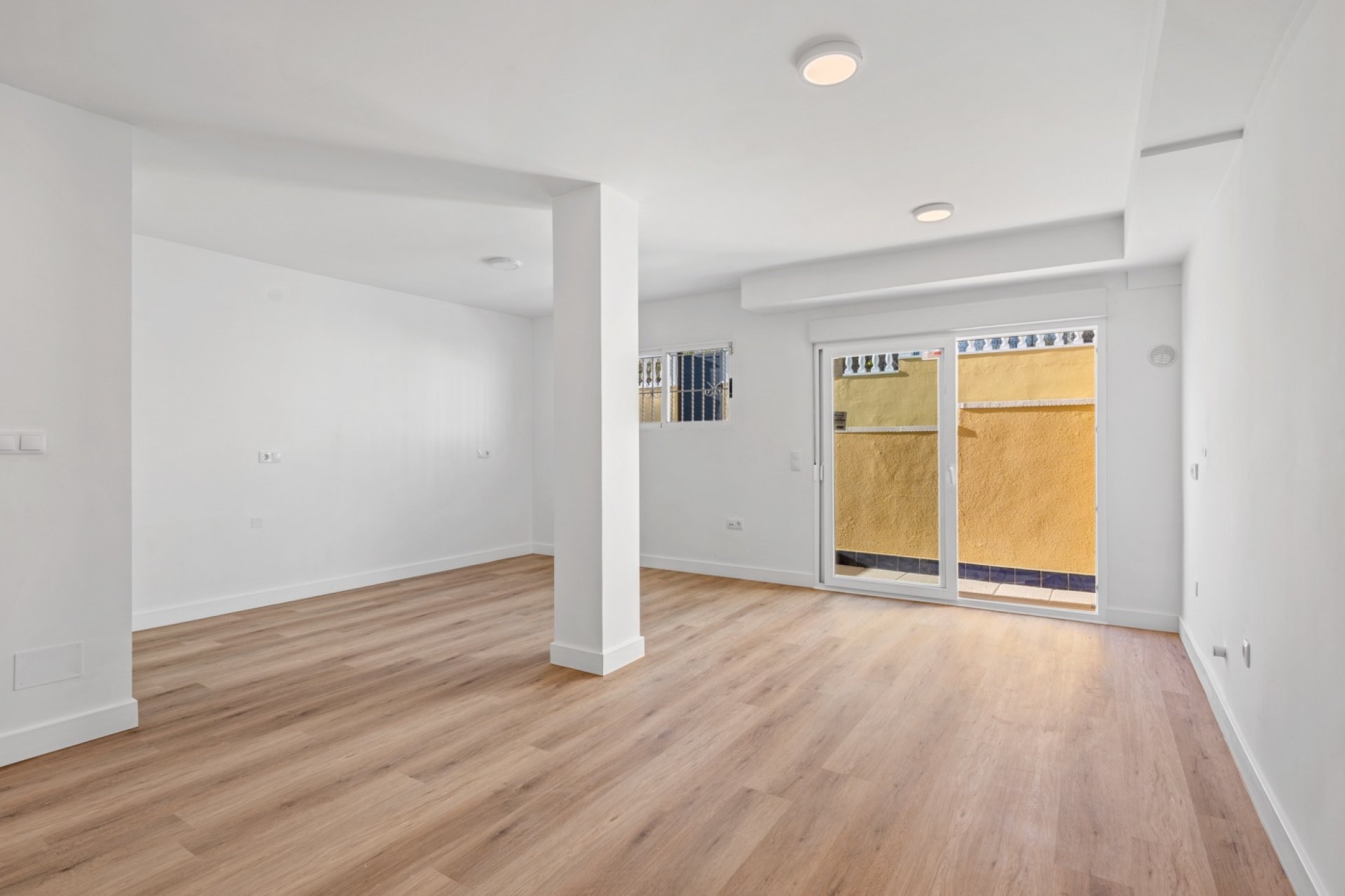 Resale - Semi detached -
Benimar