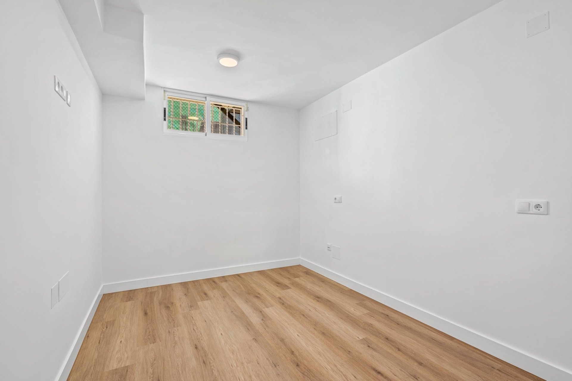 Resale - Semi detached -
Benimar