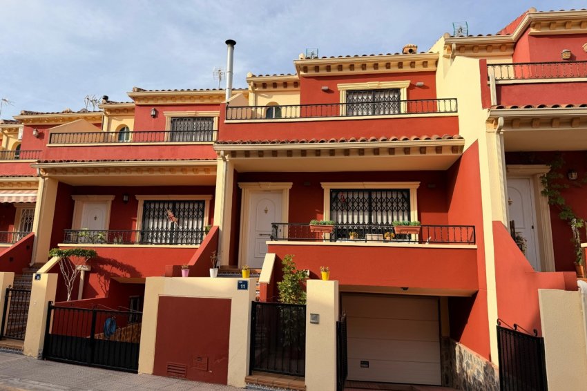 Resale - Townhouse -
Catral - pueblo