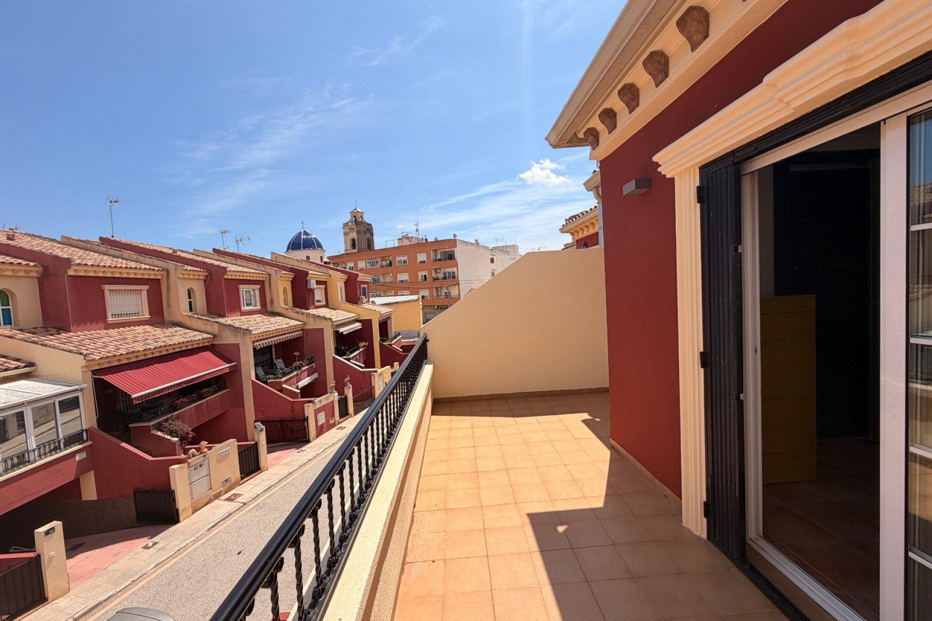 Resale - Townhouse -
Catral - pueblo