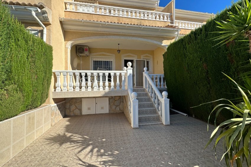 Resale - Townhouse -
Ciudad quesada - Doña pepa