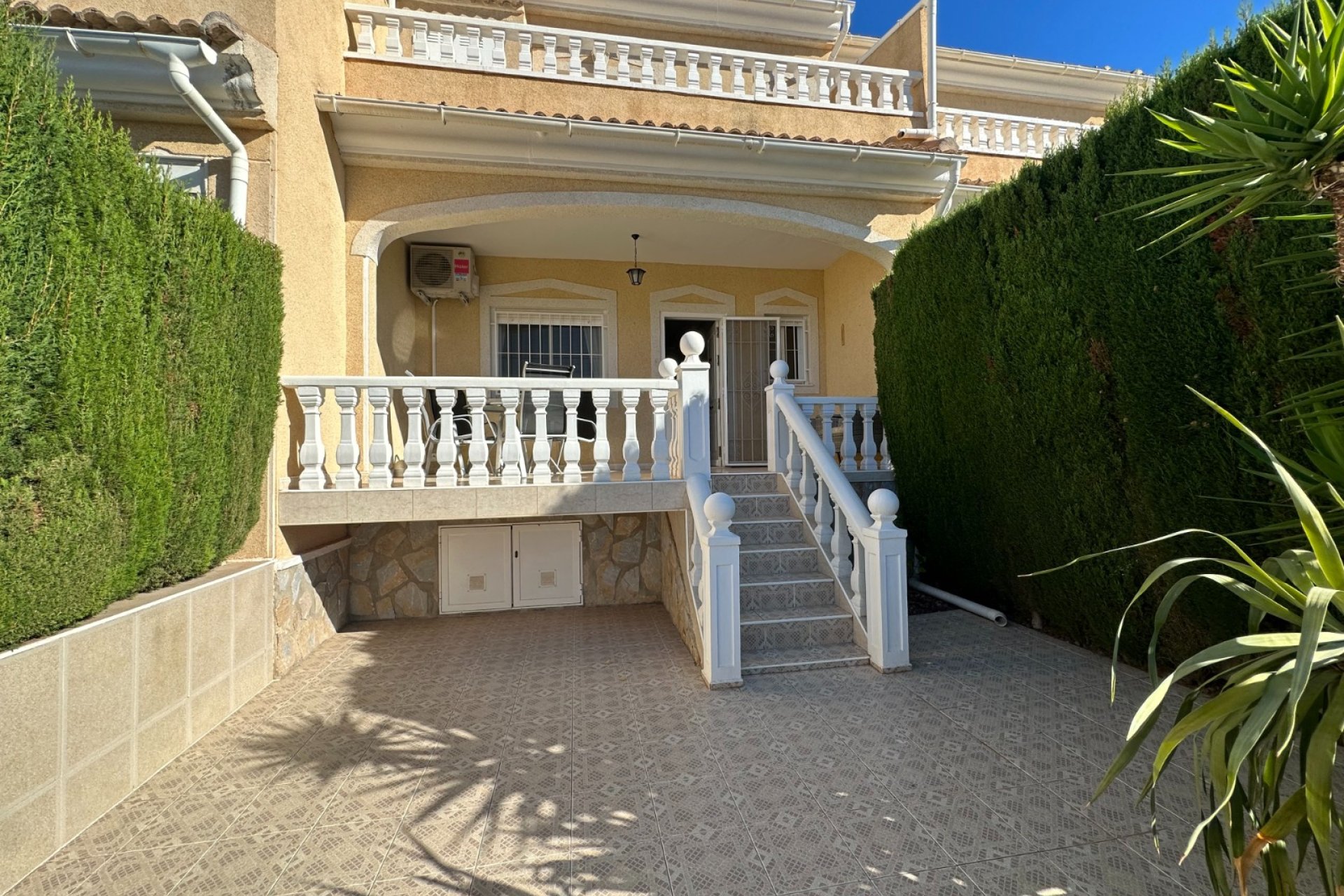 Resale - Townhouse -
Ciudad quesada - Doña pepa