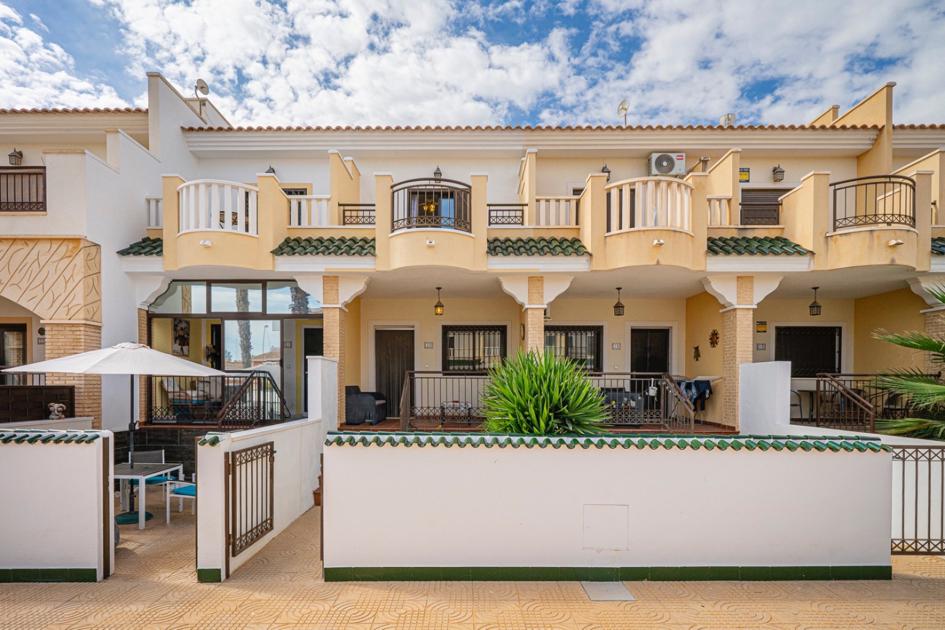 Resale - Townhouse -
Ciudad quesada - Lo Marabú