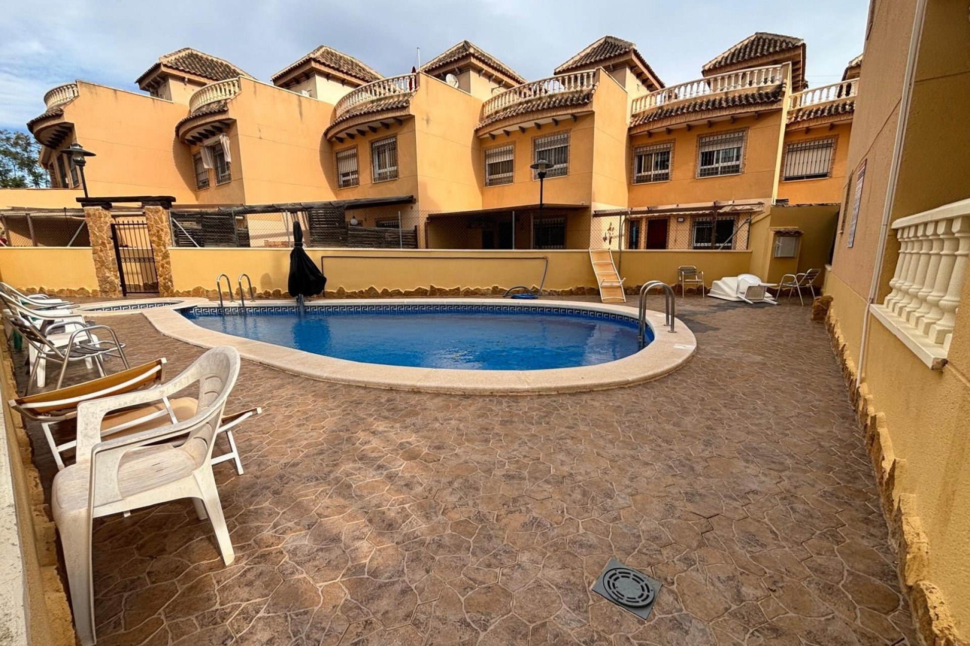 Resale - Townhouse -
Guardamar del Segura - Urbanizaciones