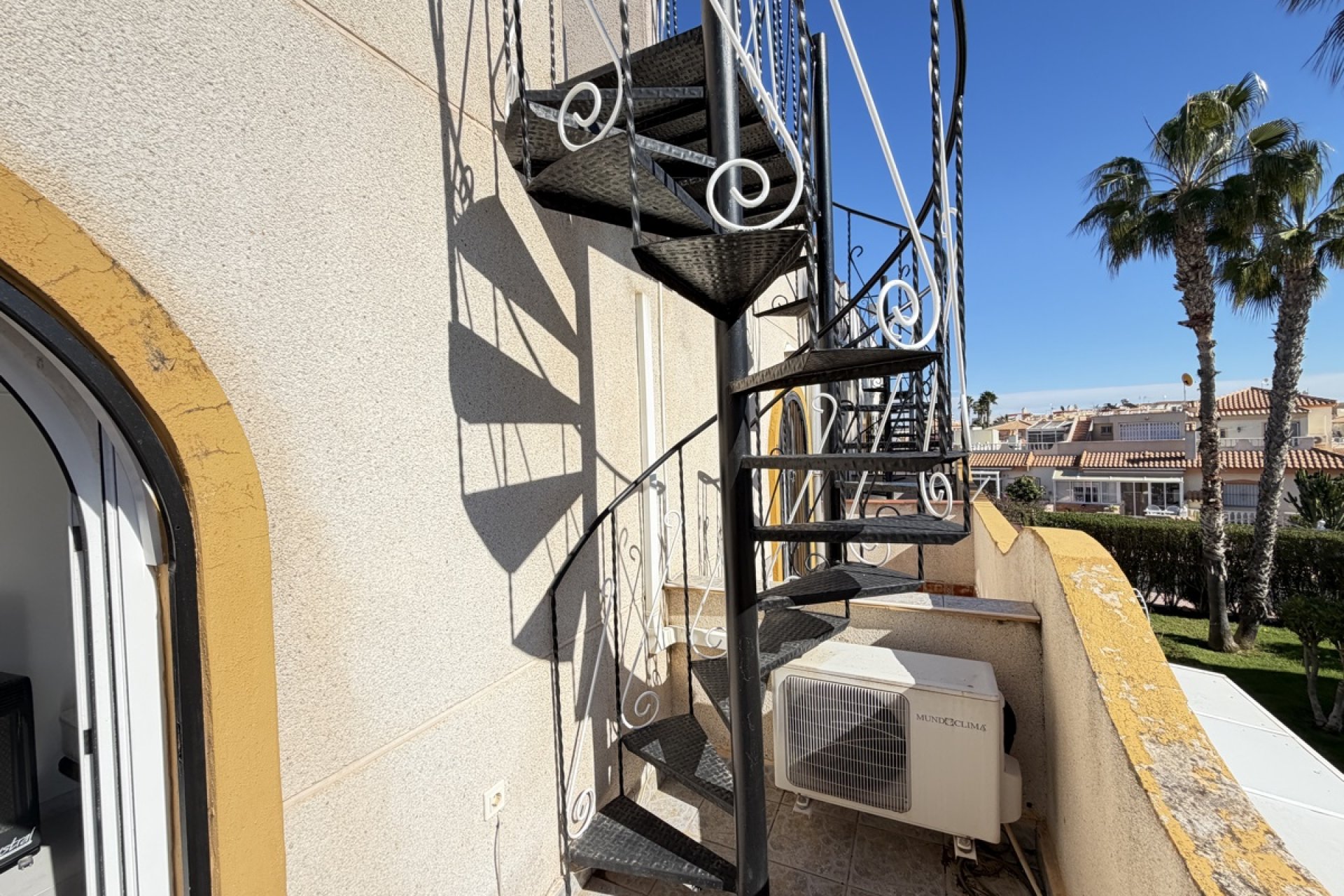 Resale - Townhouse -
La Florida