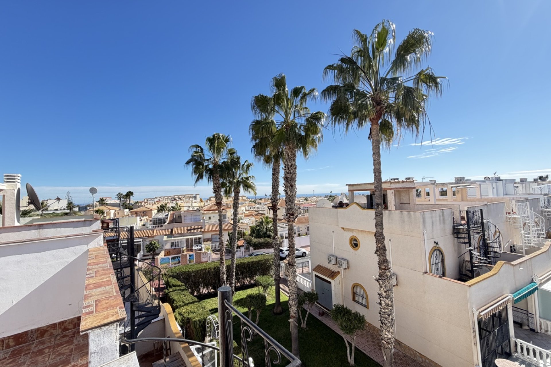 Resale - Townhouse -
La Florida