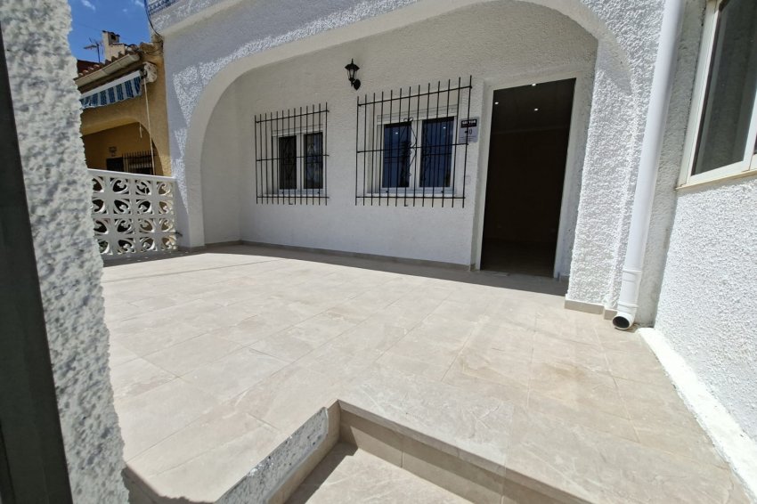 Resale - Townhouse -
La Marina