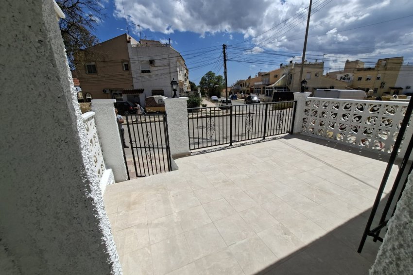 Resale - Townhouse -
La Marina
