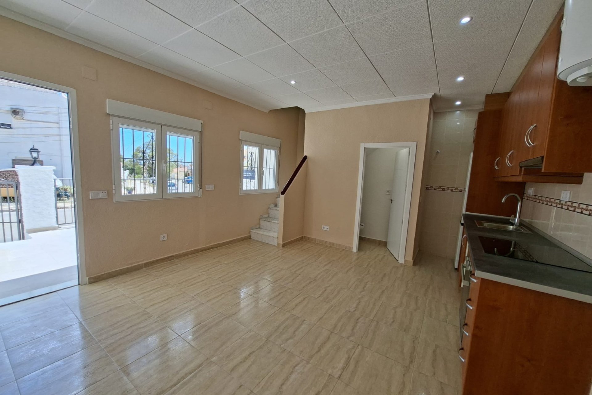Resale - Townhouse -
La Marina