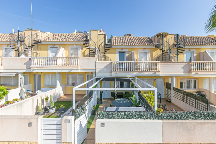 Resale - Townhouse -
Lomas de Cabo Roig