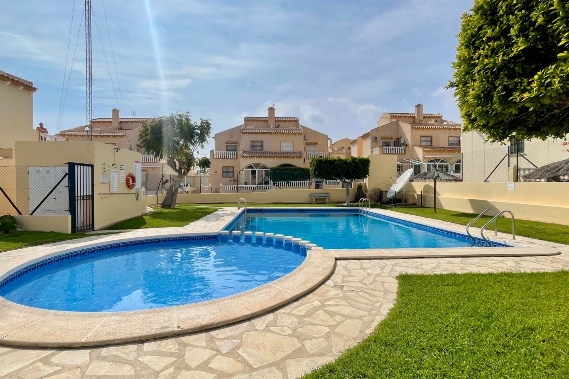 Resale - Townhouse -
Los Altos