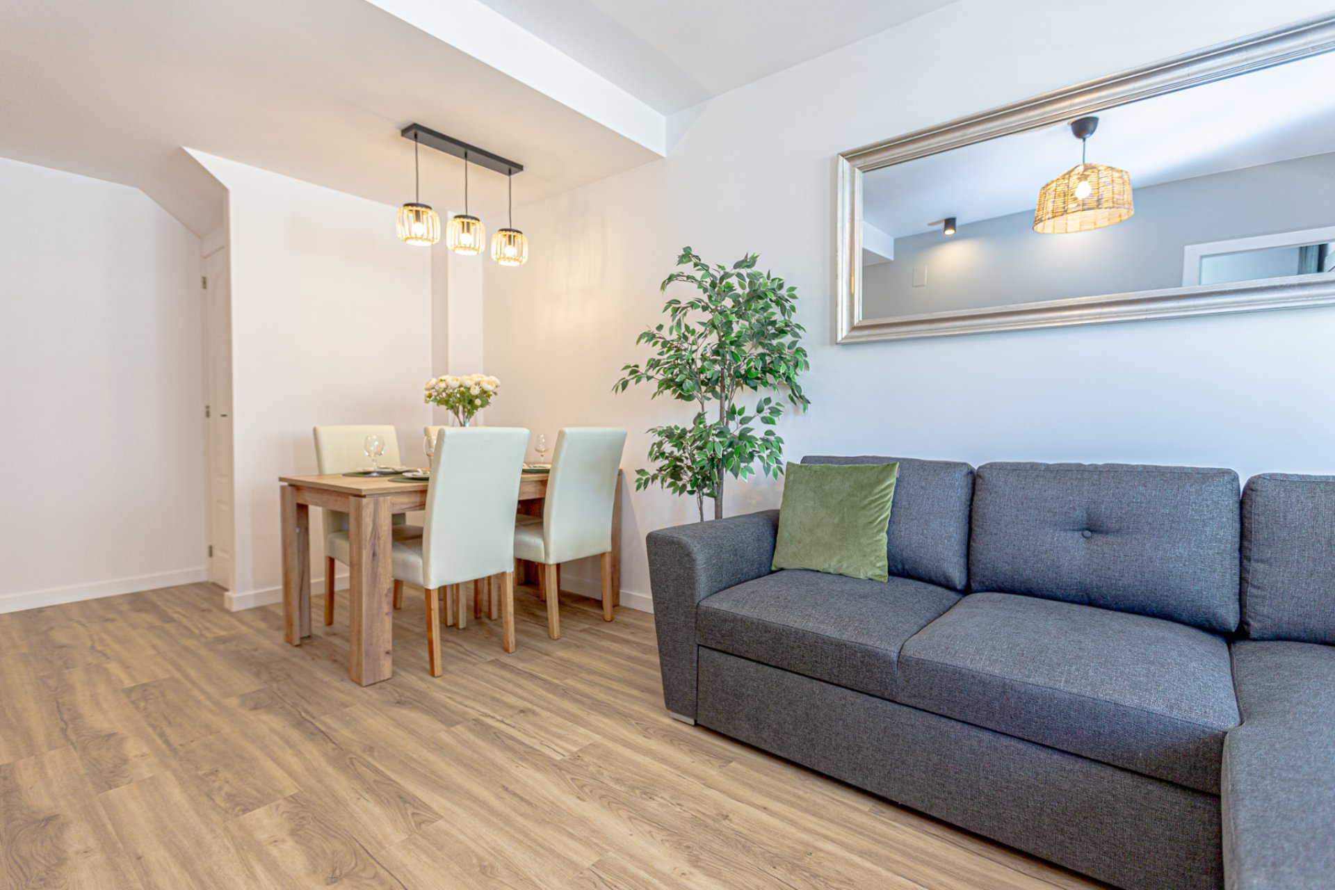 Resale - Townhouse -
Los Altos