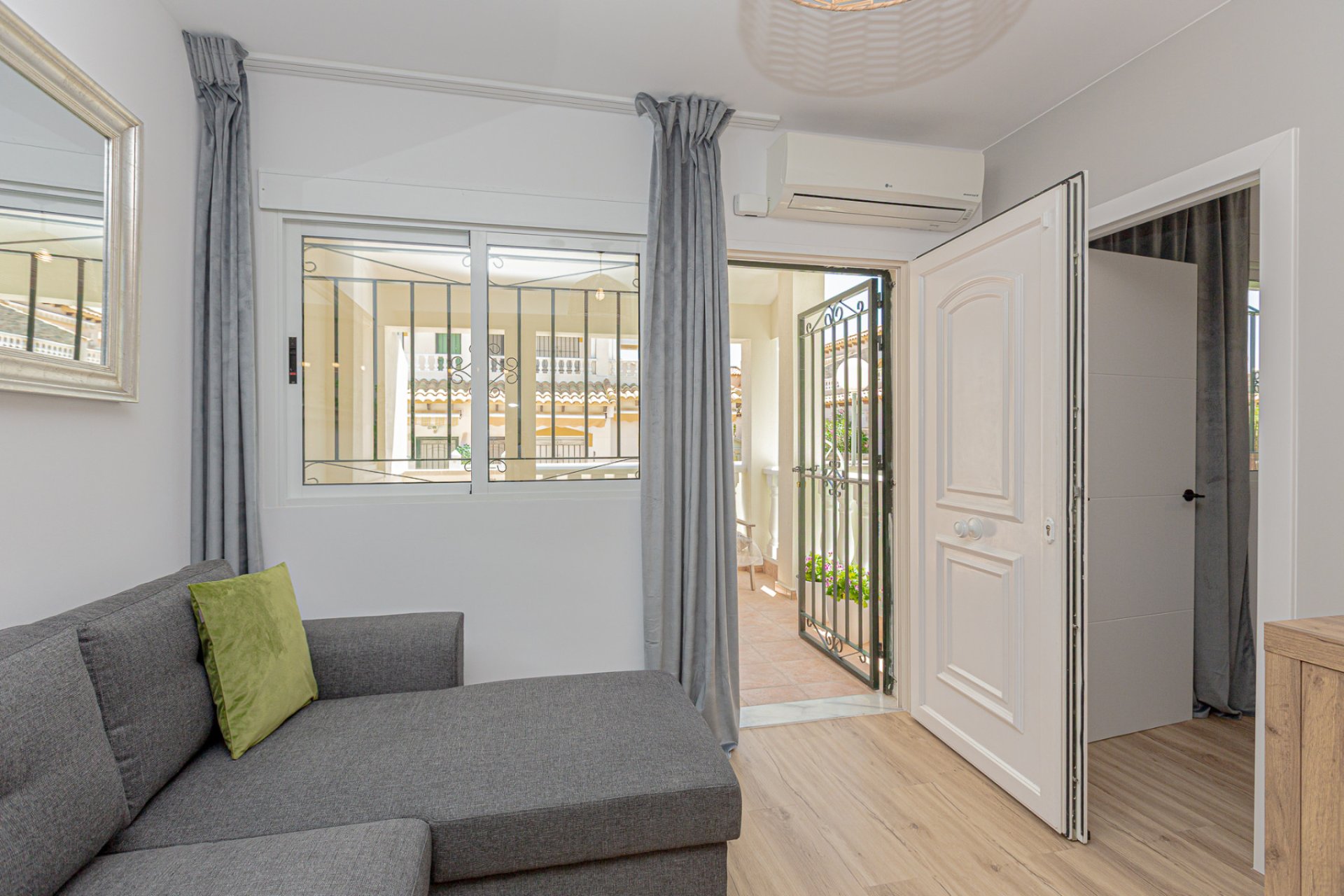 Resale - Townhouse -
Los Altos