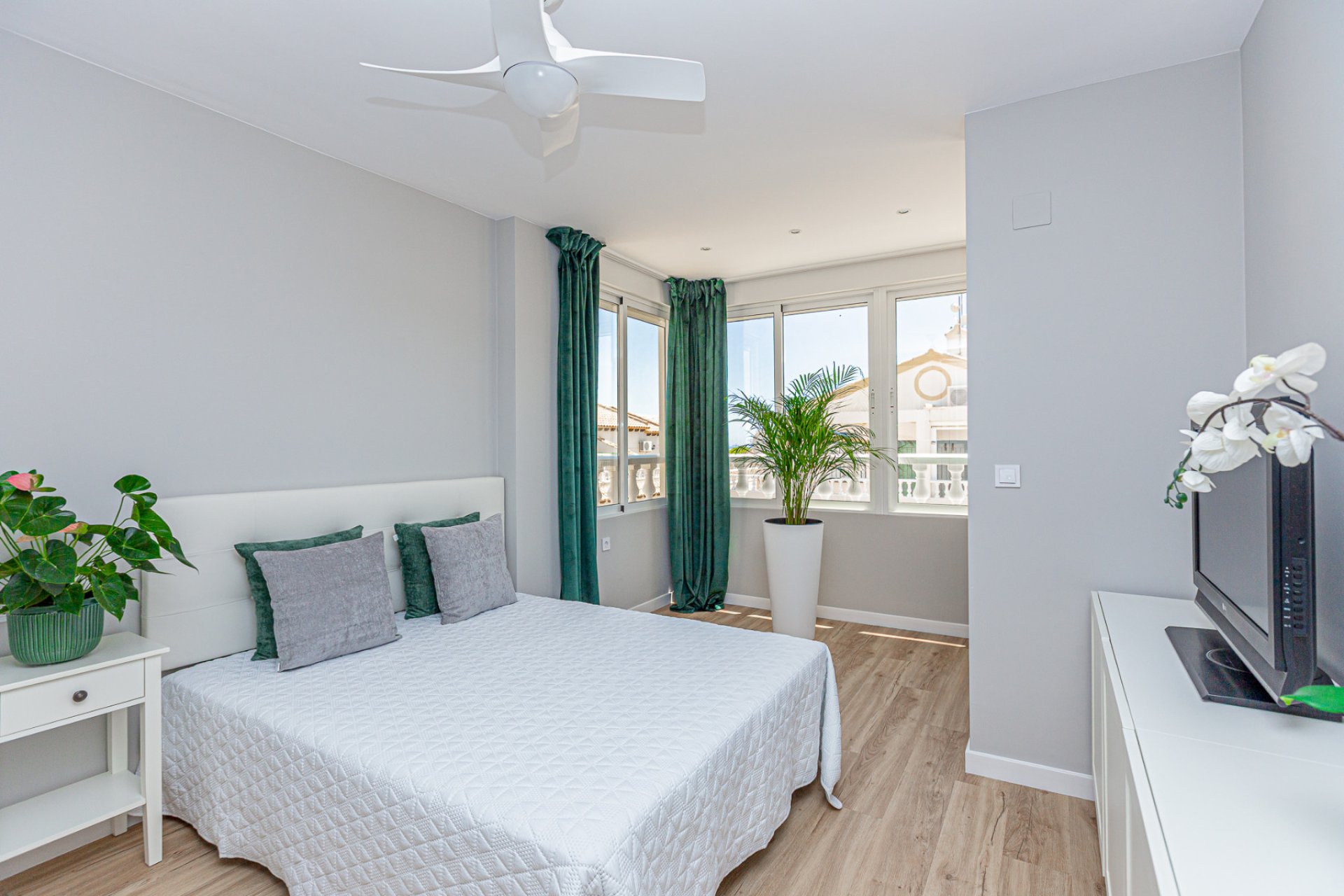 Resale - Townhouse -
Los Altos