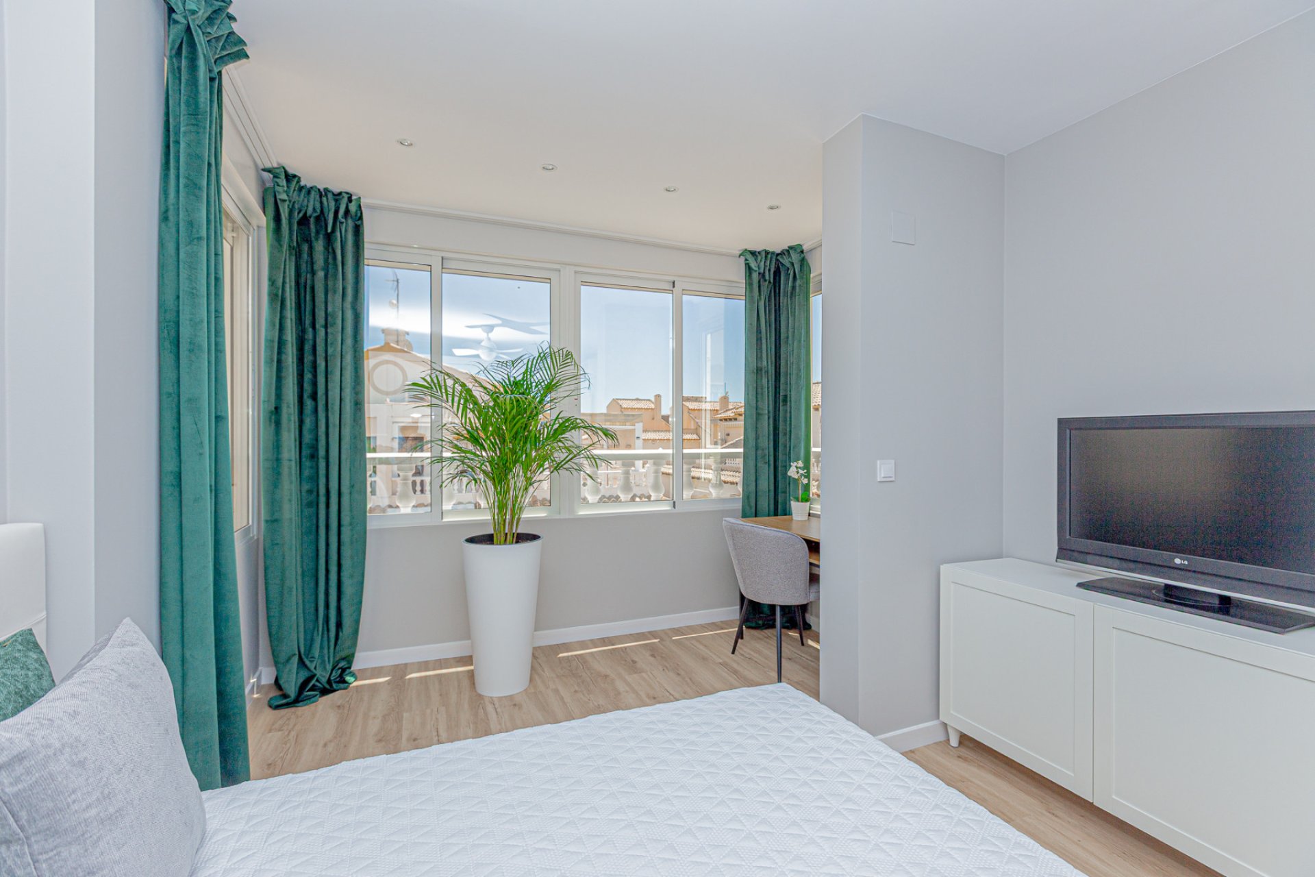 Resale - Townhouse -
Los Altos