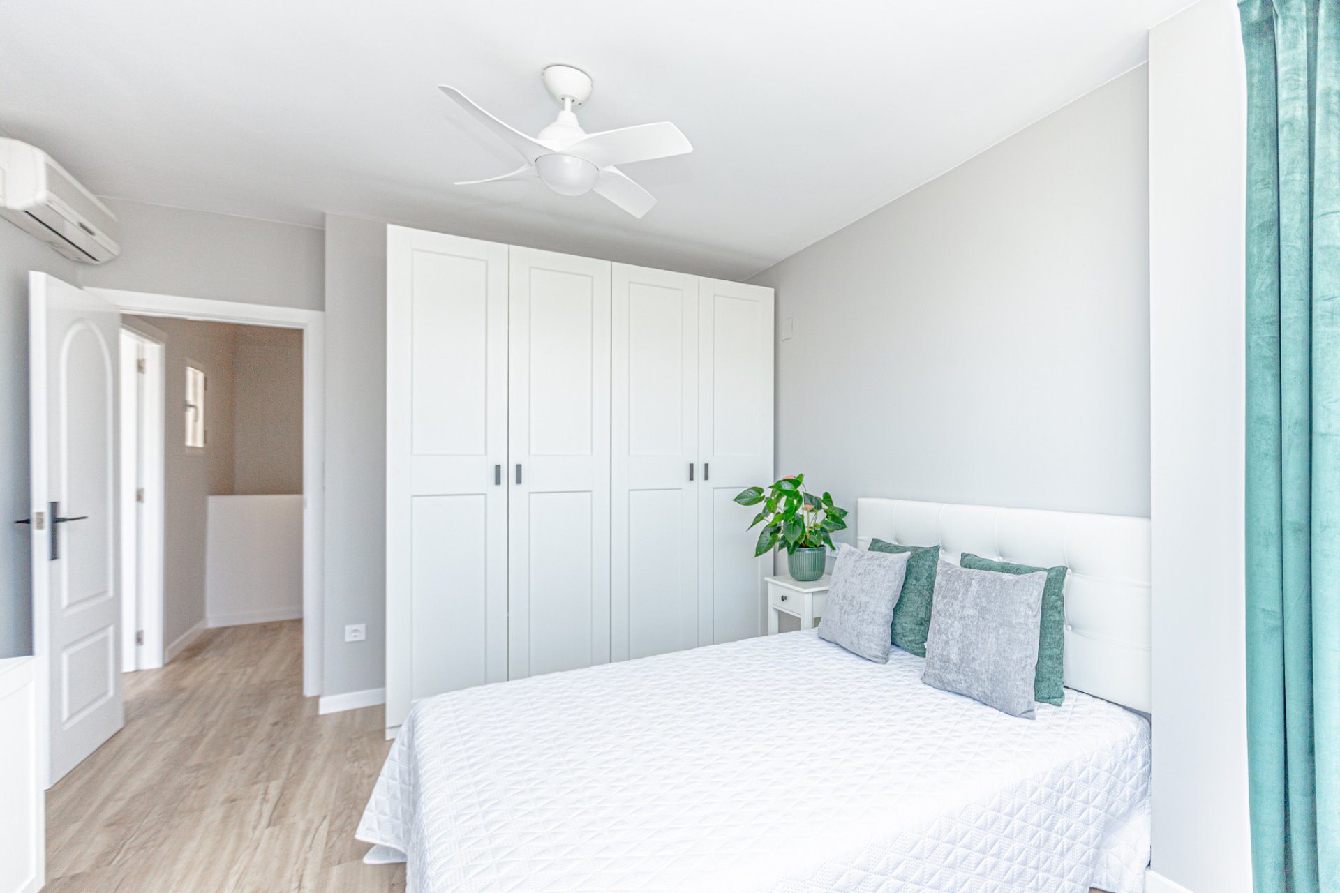 Resale - Townhouse -
Los Altos