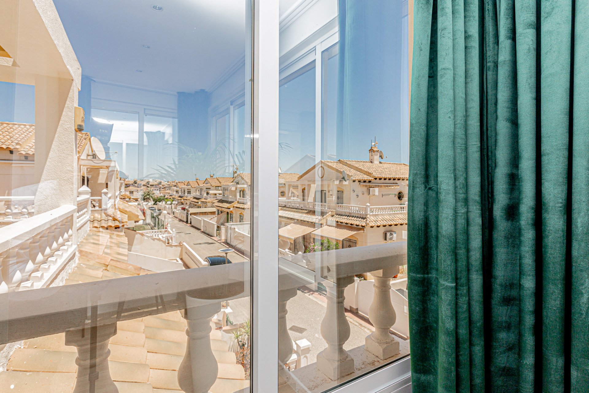 Resale - Townhouse -
Los Altos