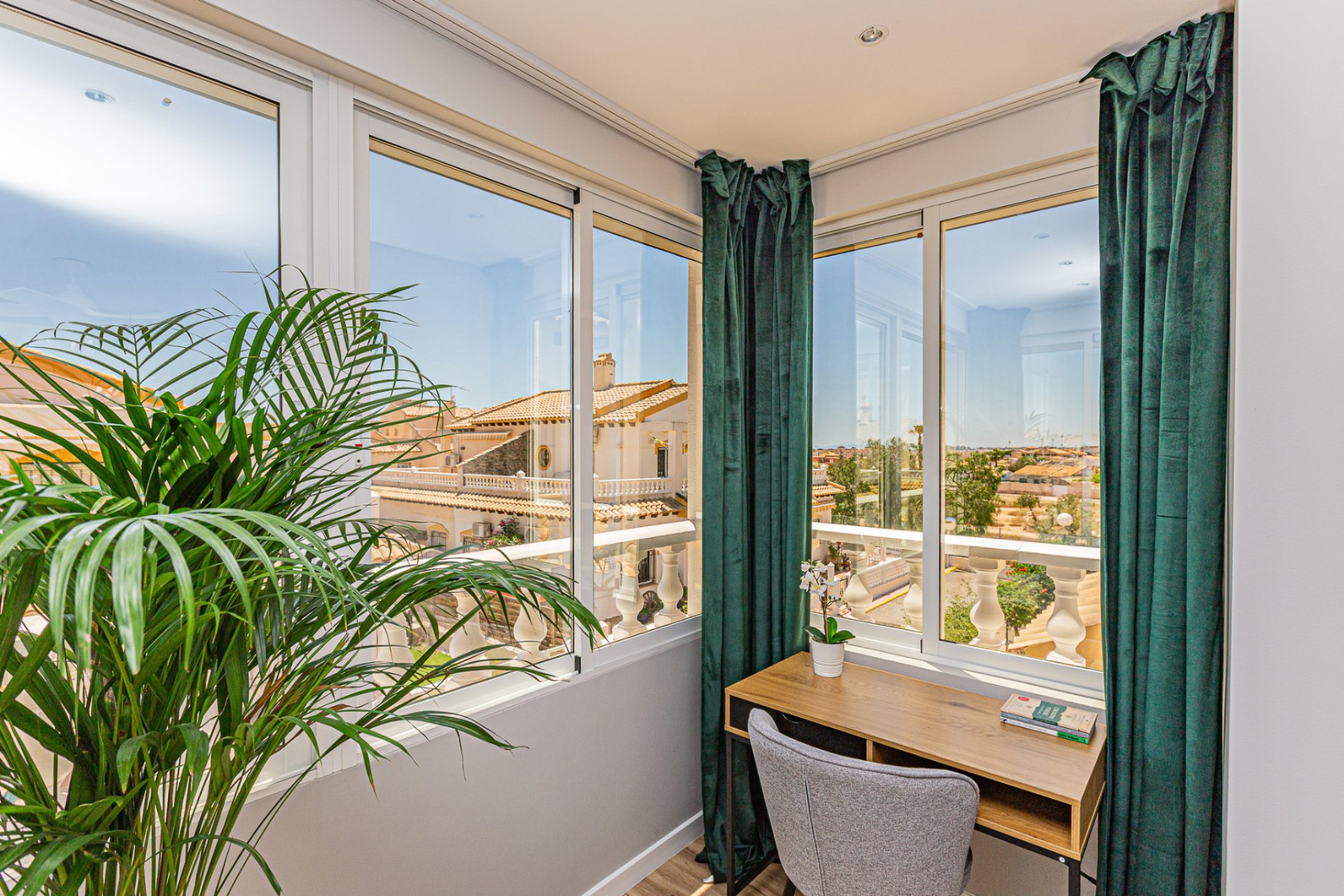 Resale - Townhouse -
Los Altos