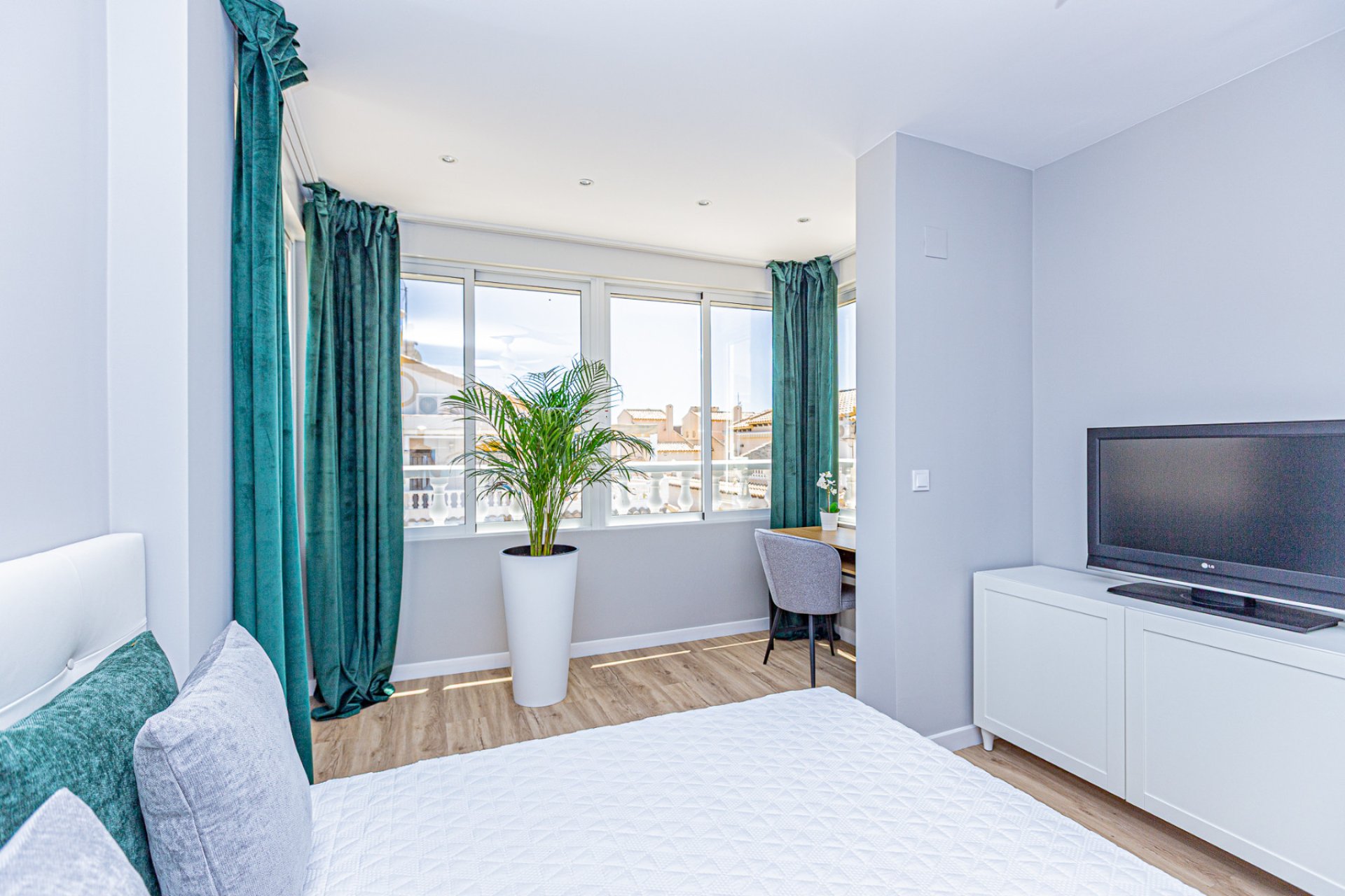 Resale - Townhouse -
Los Altos