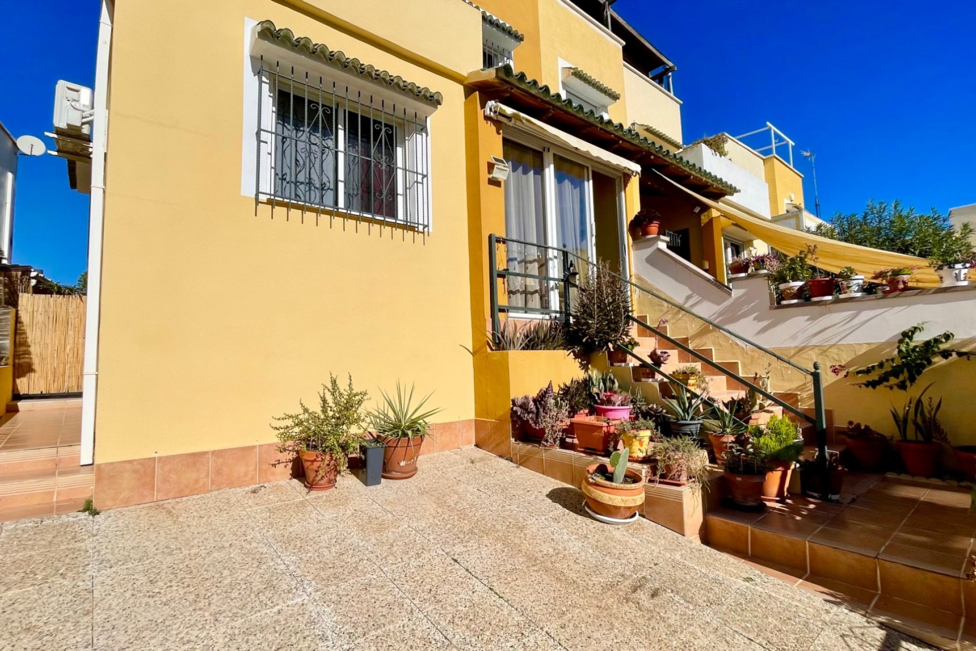 Resale - Townhouse -
Los Altos