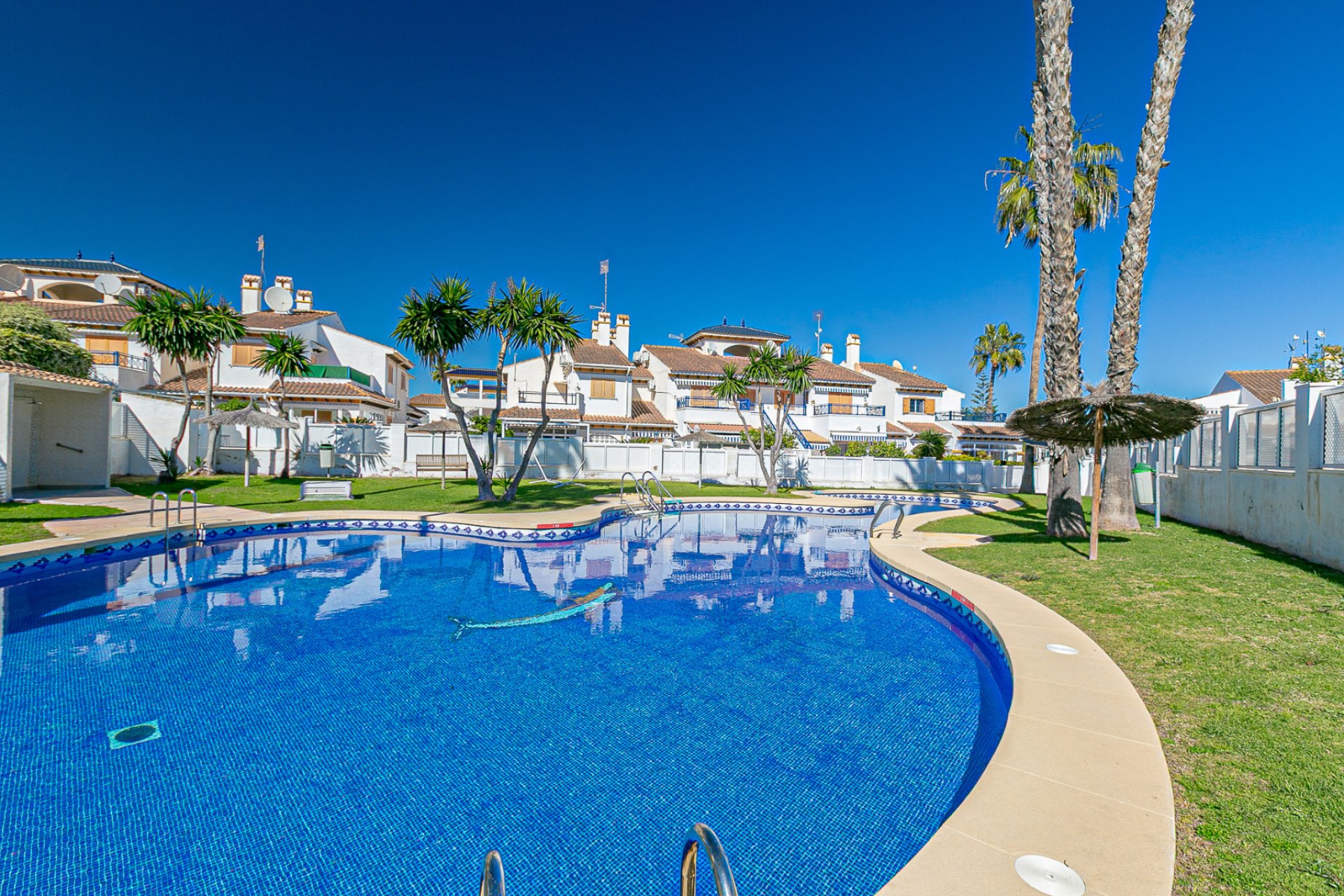 Resale - Townhouse -
Mil Palmeras - Riomar