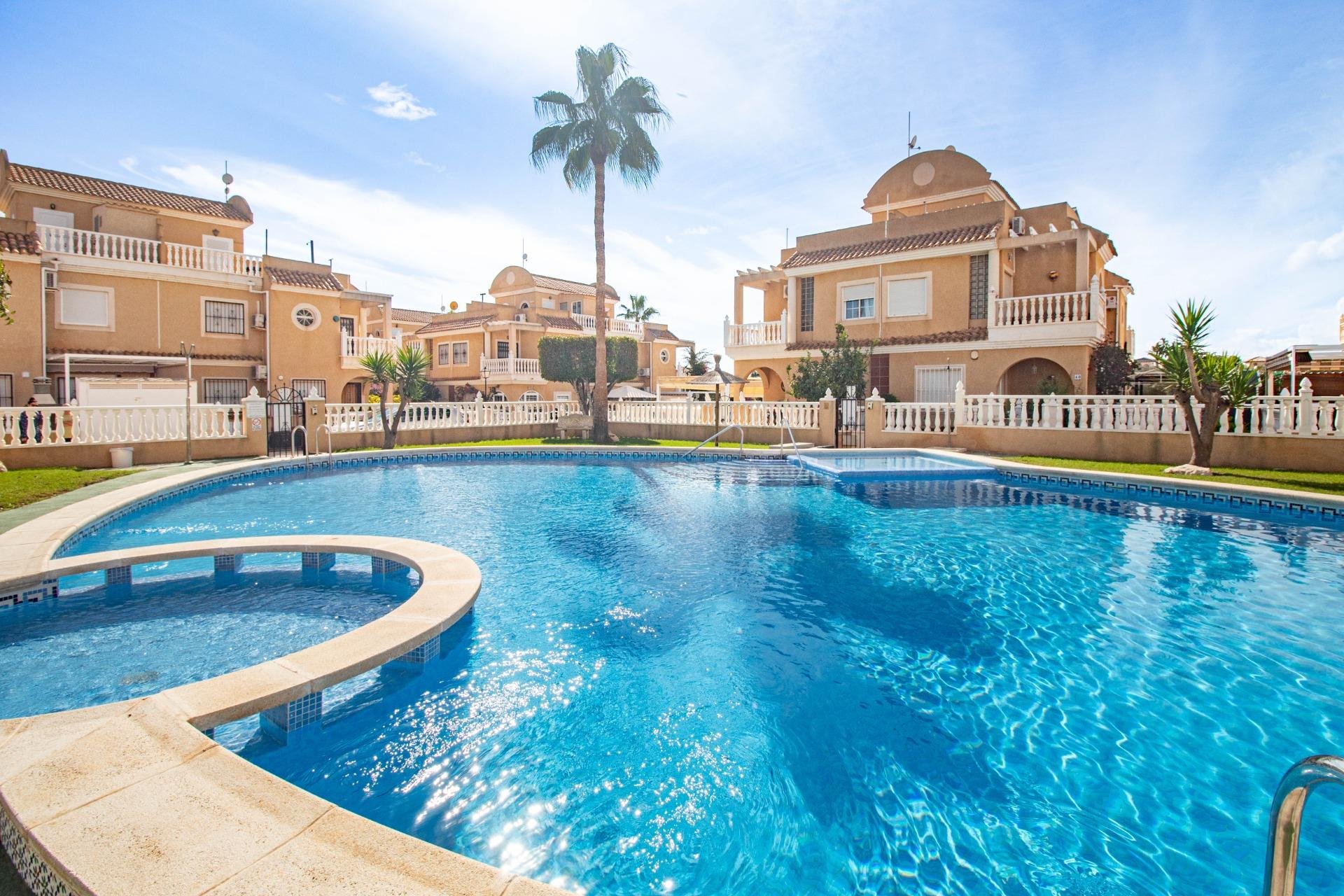 Resale - Townhouse -
Orihuela Costa - La Regia