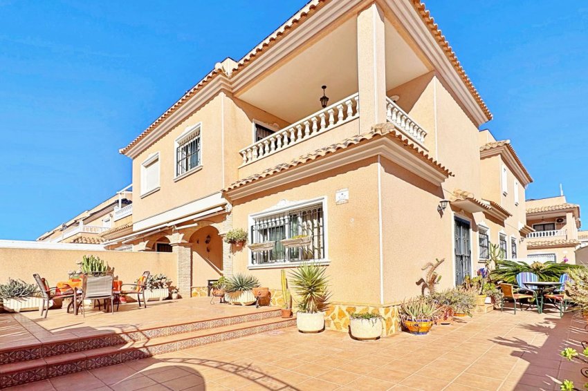 Resale - Townhouse -
Orihuela Costa - Villamartín
