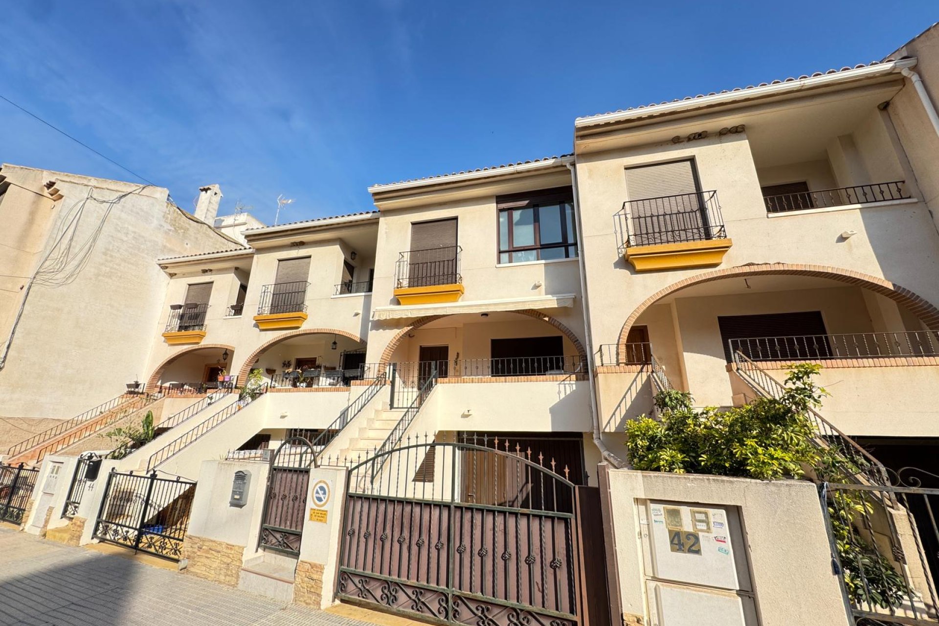 Resale - Townhouse -
San Miguel - San Miguel de Salinas