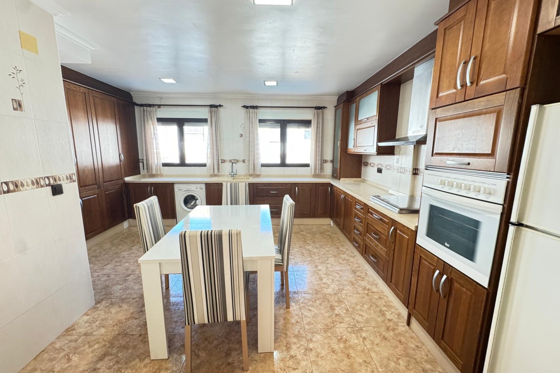 Resale - Townhouse -
San Miguel - San Miguel de Salinas